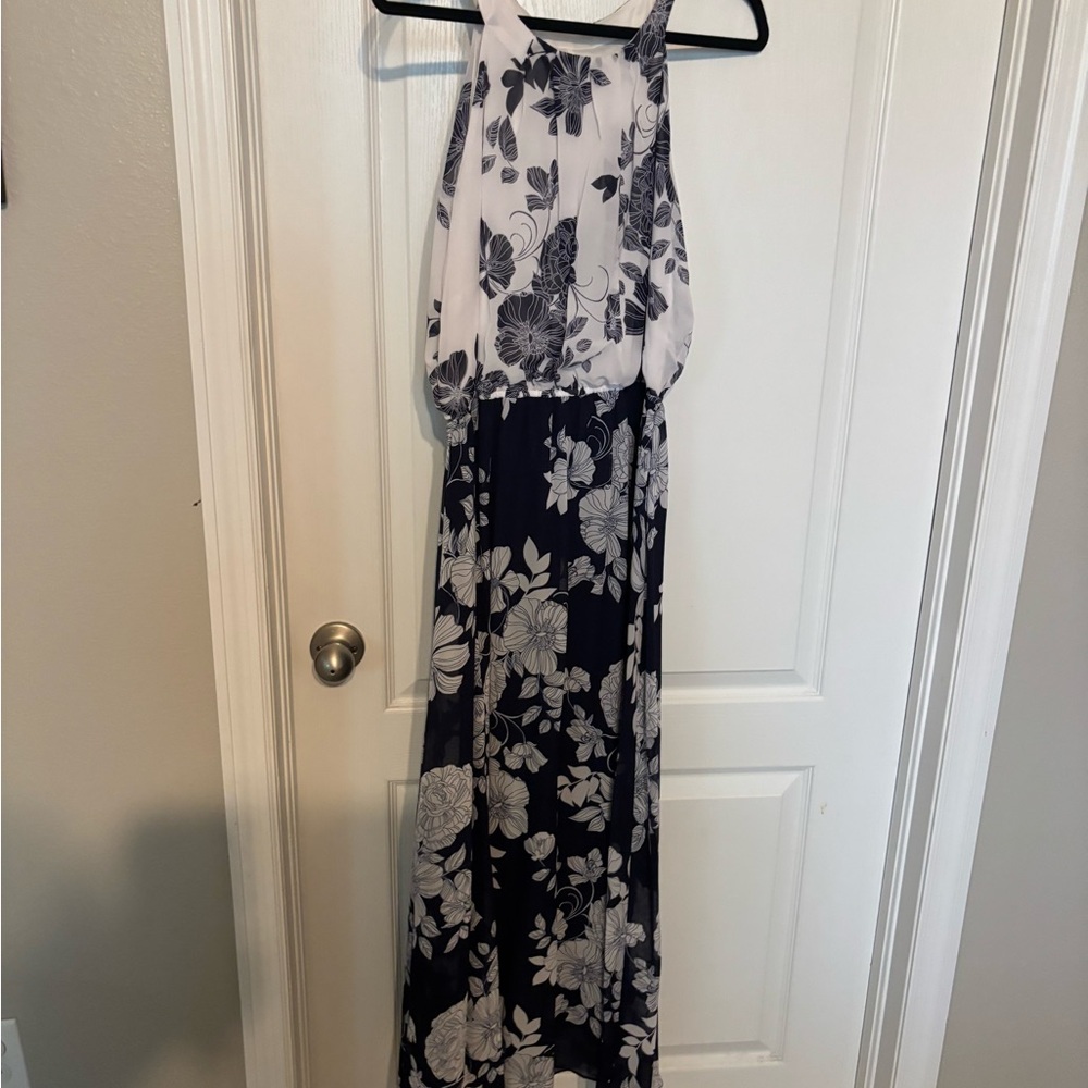 Robbie Bee Monochrome Floral Dress